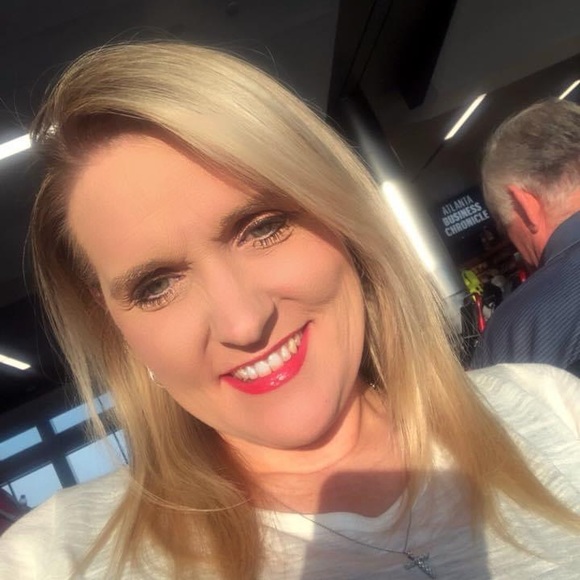 Meet your Posher, Stacia - Picture 2 of 3